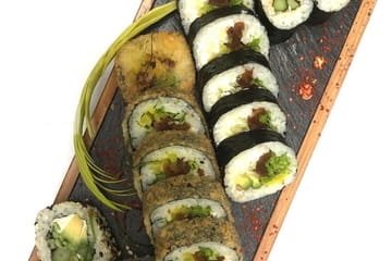 77 Sushi - Kawiory Photo